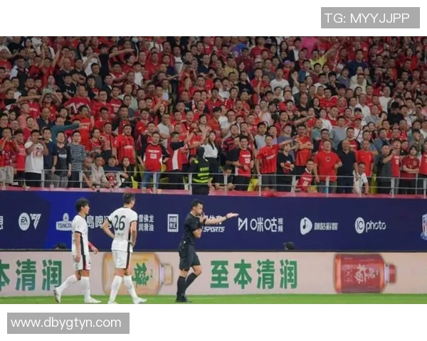 辽宁鸿运迎战上海上港争夺中超联赛关键三分的激烈对决