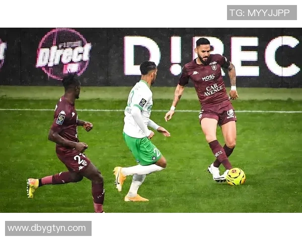 里昂与贝西克的精彩对决揭示足球战术与团队合作的魅力