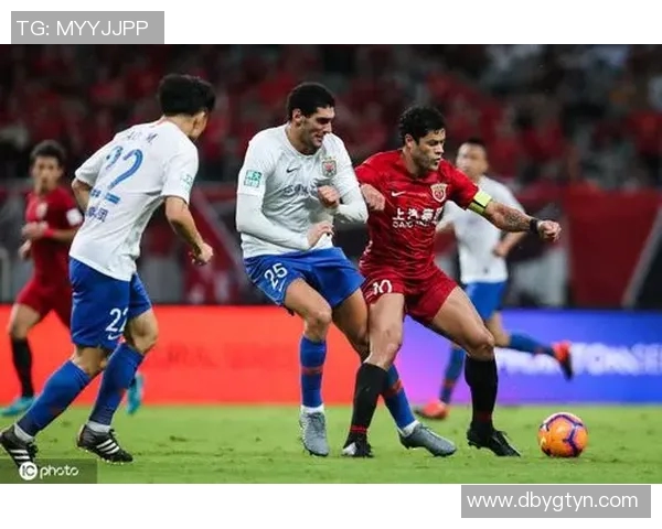 2018年鲁能与上港激战回顾：精彩瞬间与战术分析全记录