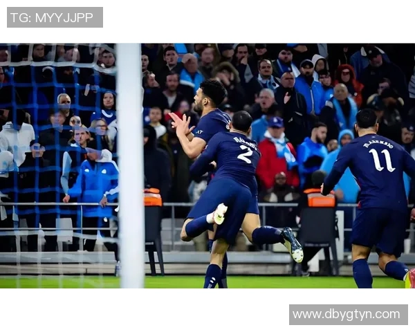 洛里昂主场迎战巴黎日尔曼争夺法甲荣耀的激烈对决